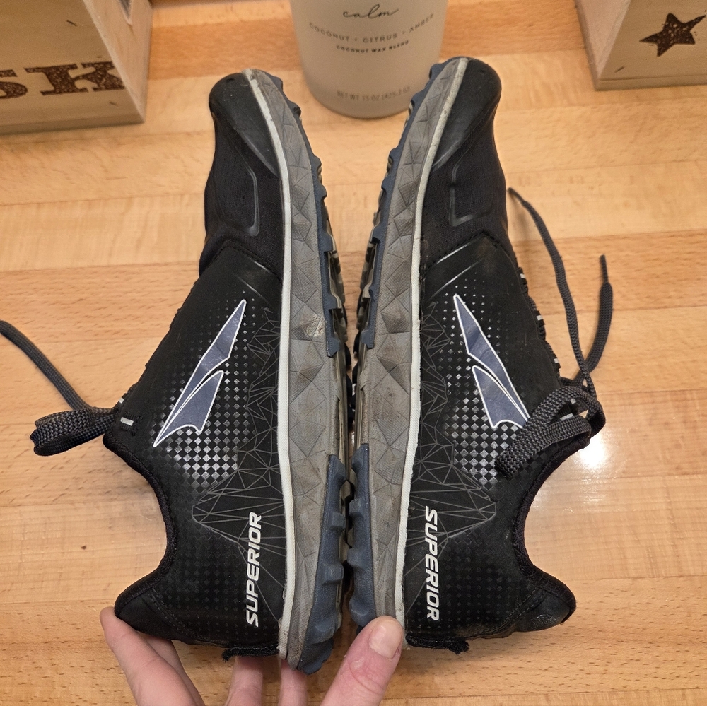 Altra Superior 4 Trail Running Shoes Black Gaiter Trap Sneaker Women’s Size 9.5 - Picture 6 of 9